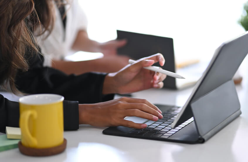 businesswoman-sharing-information-computer-tablet-her-colleague 1 (1)