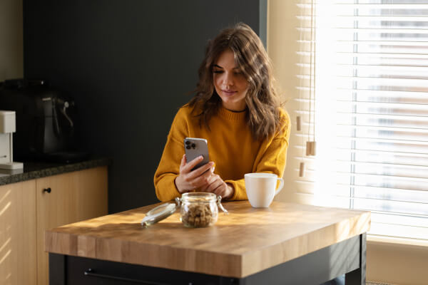 girl-working-home-with-iphone-during-quarantine 2 (1)