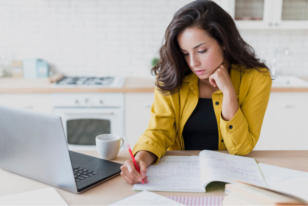 medium-shot-woman-with-laptop-writing 2 (1)