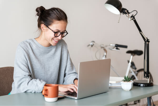 woman-using-computer-laptop 2 (1)