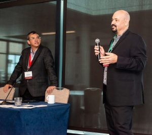 Pablo Vázquez y Gustavo Lucardi hablando en la GALA de San Diego.